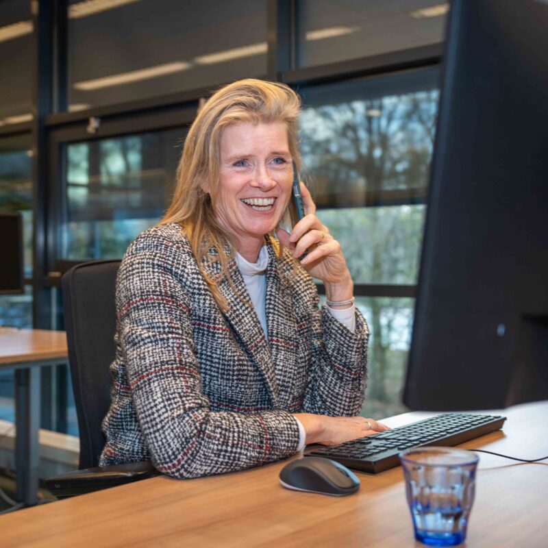 NEN2580 specialist RPS aan de telefoon
