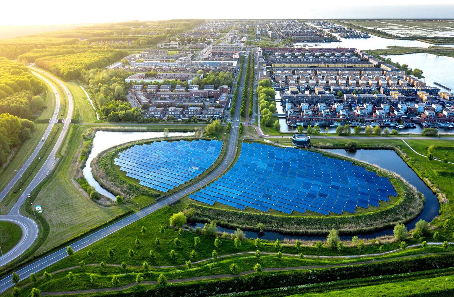 Duurzame vinexwijk in groene omgeving met zonnepark
