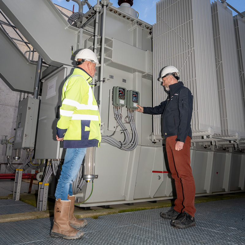 De energietransitie vraagt om meer dan alleen extra kabels en transformatorstations. Het succes ligt in de samenwerking tussen netbeheerders, aannemers en overheden om ruimte, techniek en regelgeving op elkaar af te stemmen. RPS speelt hierin een verbindende rol. Met diepgaande kennis van ondergrondse infrastructuur en omgevingsmanagement helpen wij partijen om knelpunten op te lossen en de energievoorziening van morgen efficiënt en toekomstbestendig in te richten.